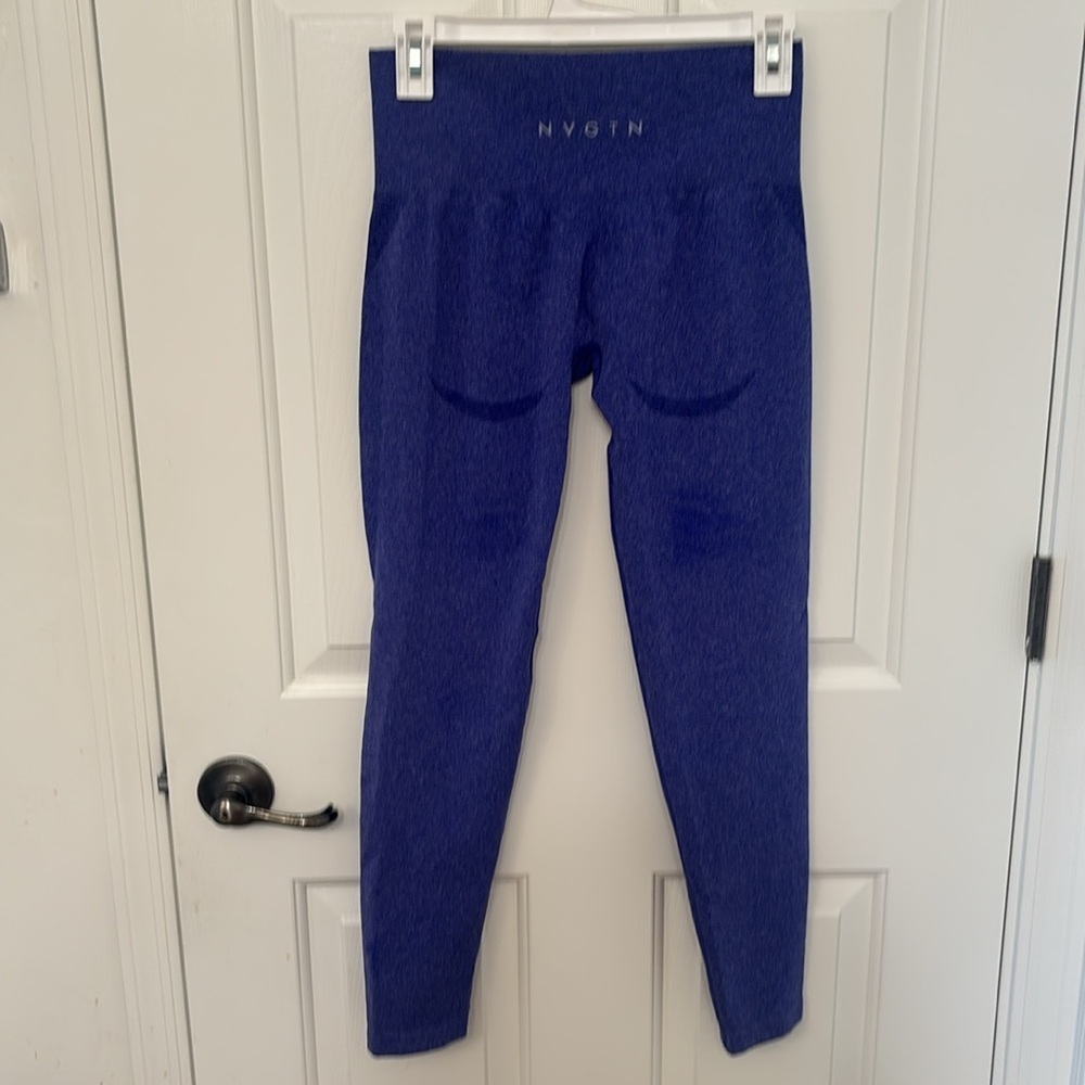 NVGTN Solid Seamless Pants High-Rise Compression Contour Leggings in Purple - Picture 2 of 4